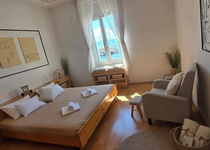 Apartment Side Omis